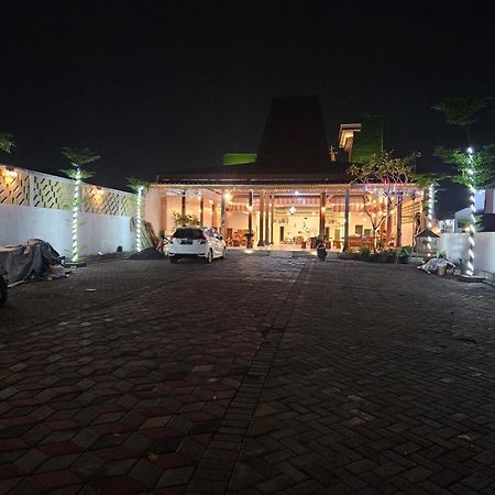 Omah Joglo Bugis Hotel Wendit Exterior photo