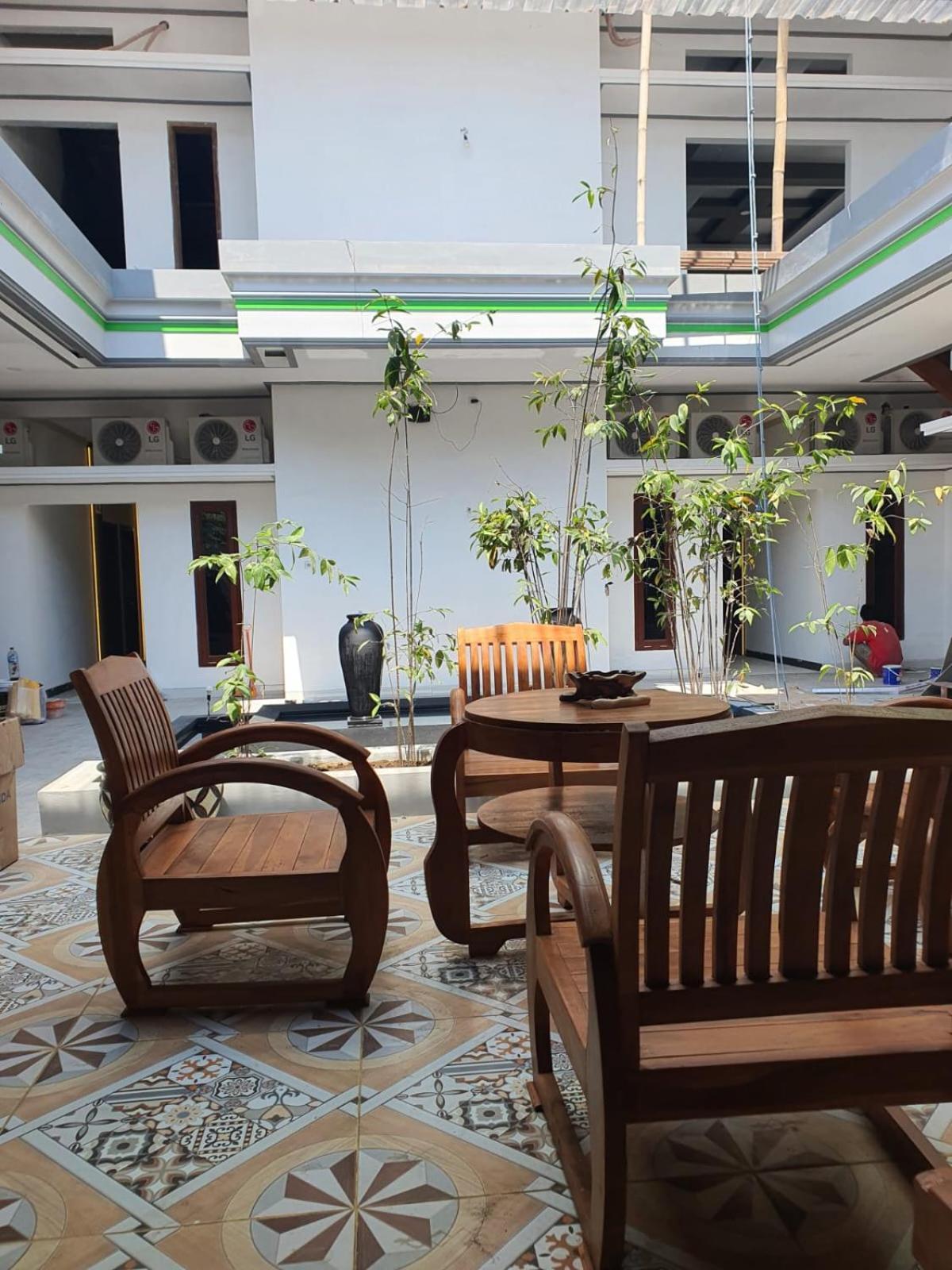 Omah Joglo Bugis Hotel Wendit Exterior photo