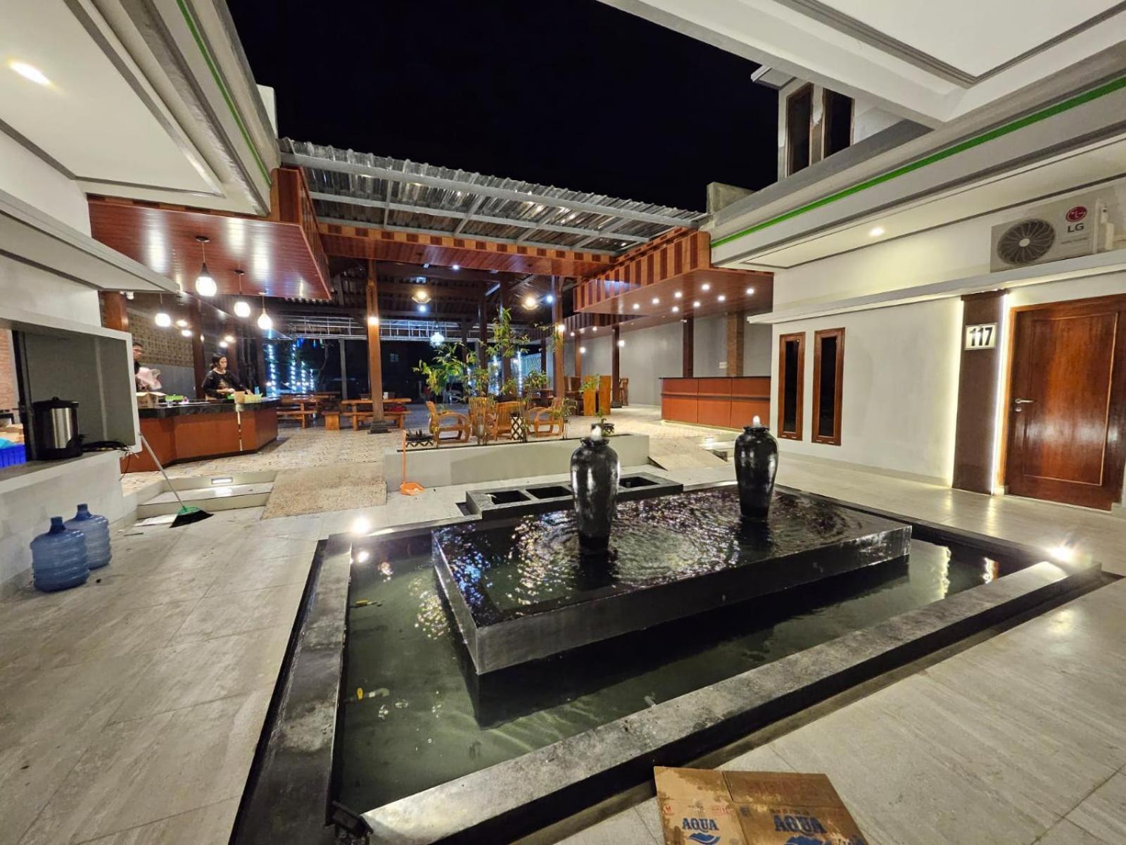 Omah Joglo Bugis Hotel Wendit Exterior photo